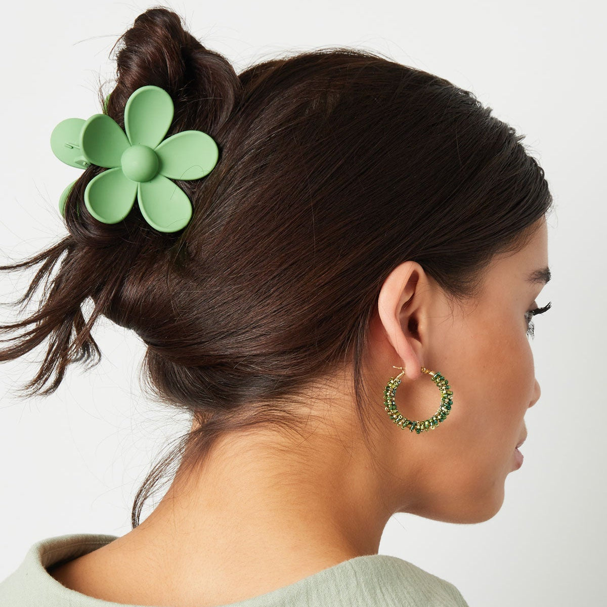 Solid color matte daisy flower hair clip fuchsia Resin